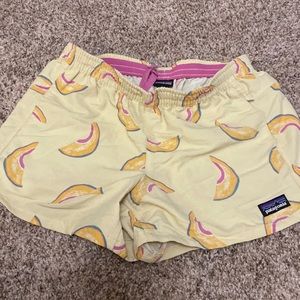 Patagonia cantaloupe baggie shorts